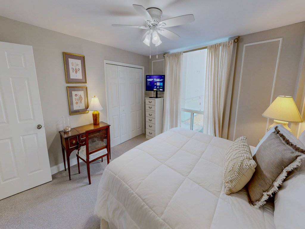 Shoreline Towers 2021 Vacation Rental in Destin - RedAwning
