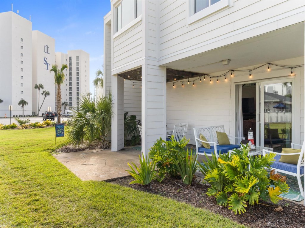 Shoreline Towers T/H 4-10 Vacation Rental in Destin - RedAwning