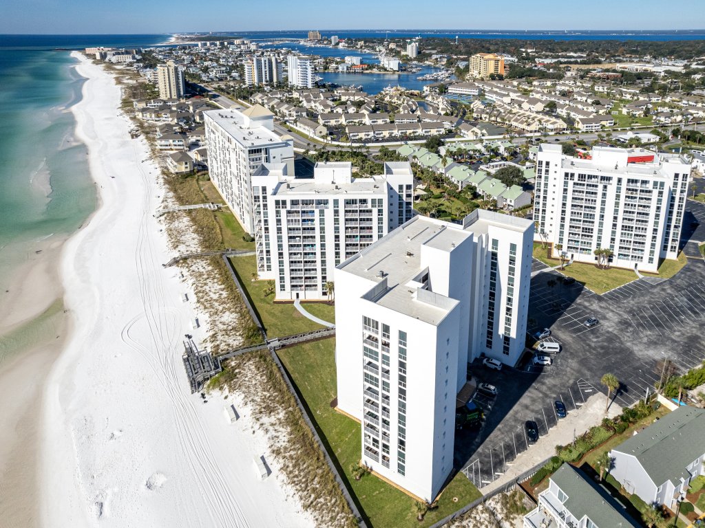 Shoreline Towers T/H 4-10 Vacation Rental in Destin - RedAwning