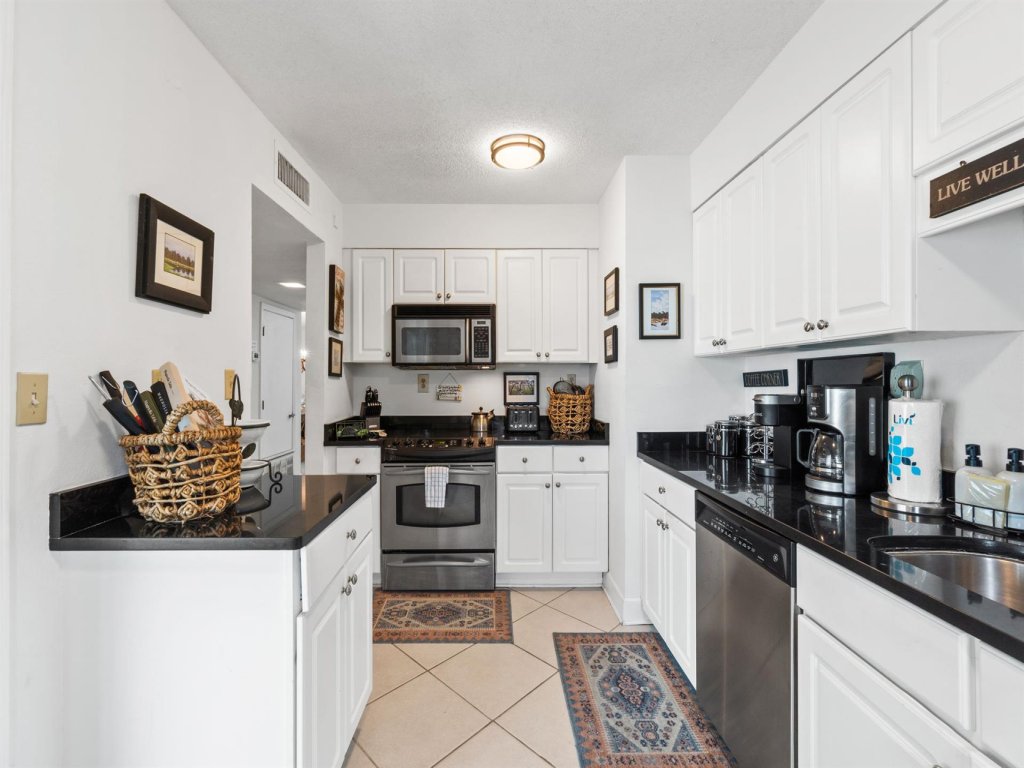 Shoreline Towers T/H 4-10 Vacation Rental in Destin - RedAwning