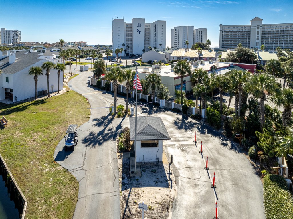 Shoreline Towers T/H 4-10 Vacation Rental in Destin - RedAwning
