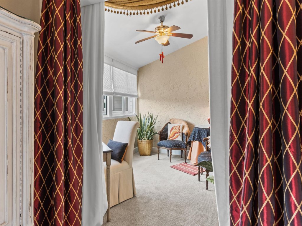 Shoreline Towers T/H 4-10 Vacation Rental in Destin - RedAwning