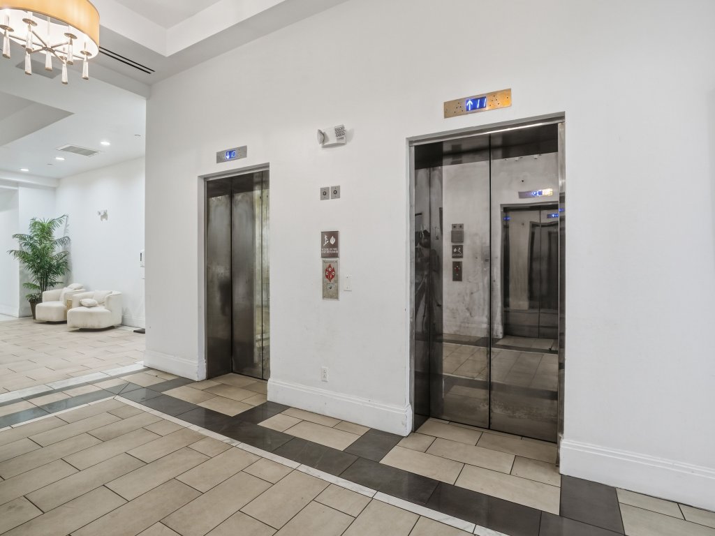 Luxurious Waterfront Condo at Alta Mar Vacation Rental in Fort Myers - RedAwning