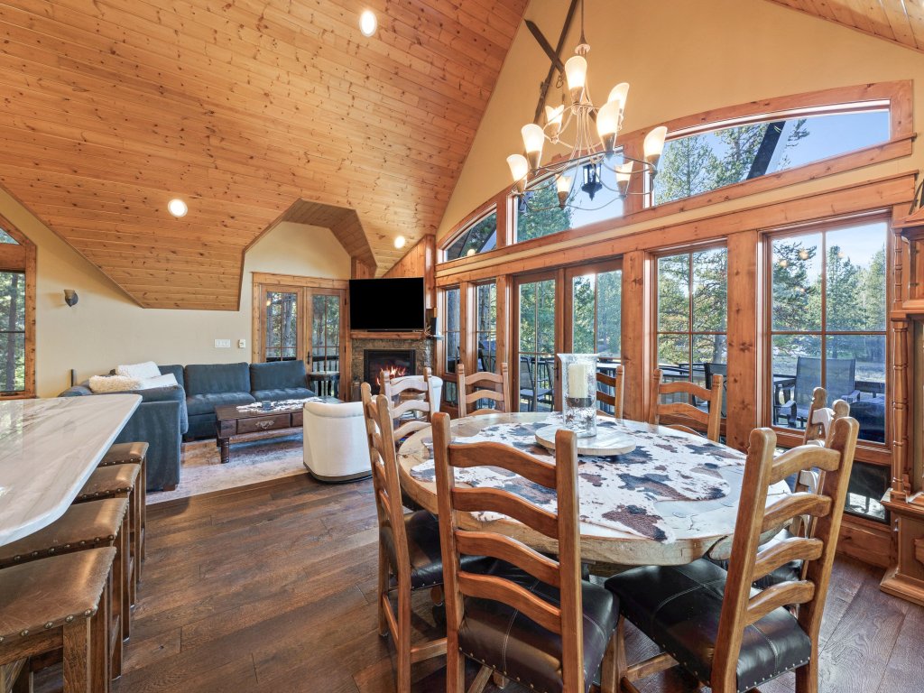 Deschutes Reserve Vacation Rental in Sunriver - RedAwning
