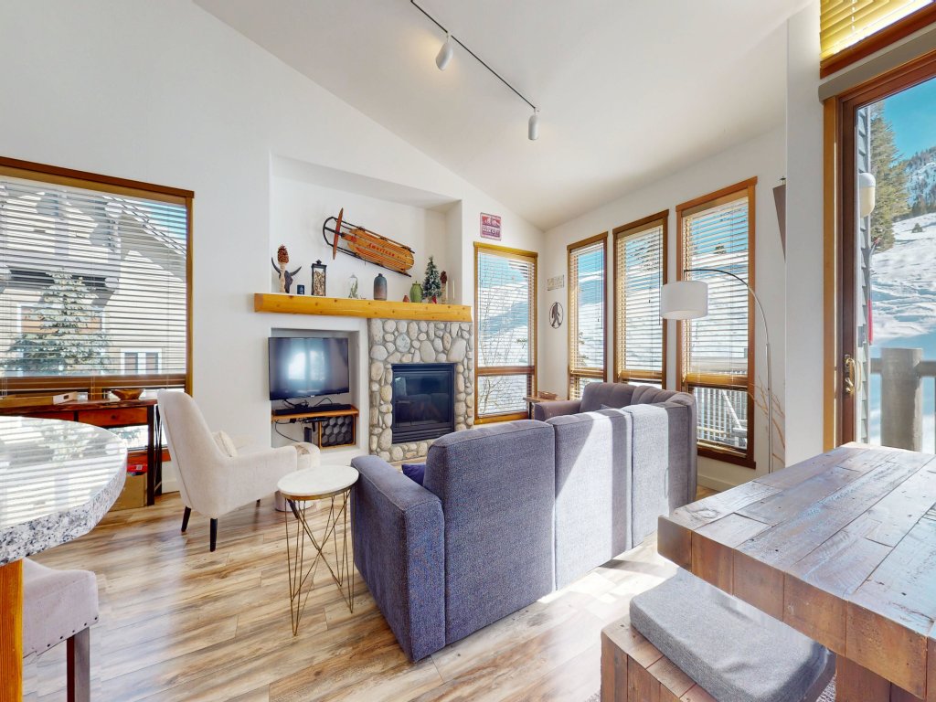 Snowcreek V #777 Vacation Rental in Mammoth Lakes - RedAwning