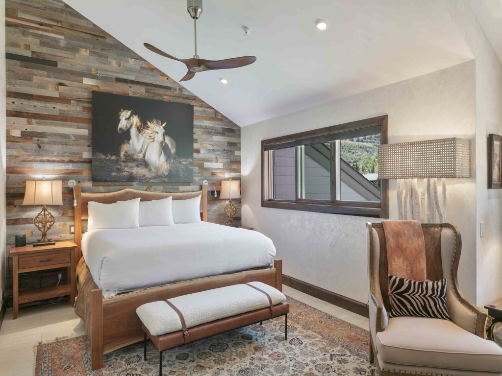 Cozy Ski Condo with Private Hot Tub Vacation Rental in Park City - RedAwning