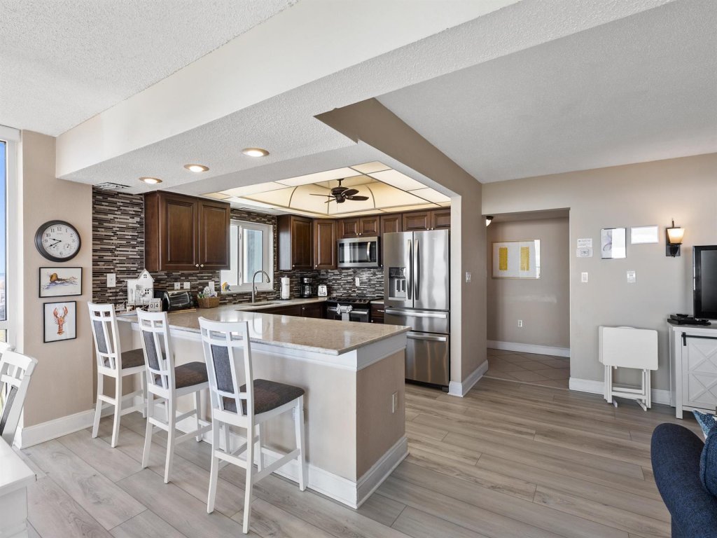 Shoreline Towers 1021 Vacation Rental in Destin - RedAwning