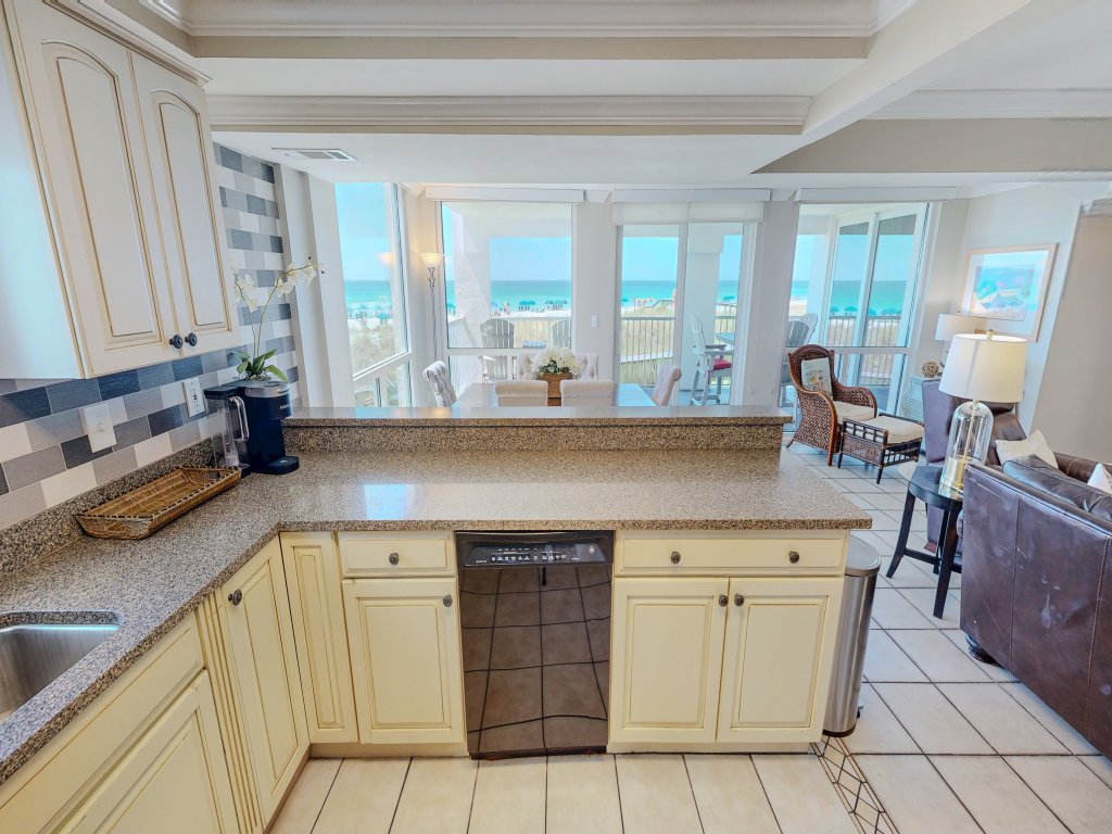 Shoreline Towers 2026 Vacation Rental in Destin - RedAwning