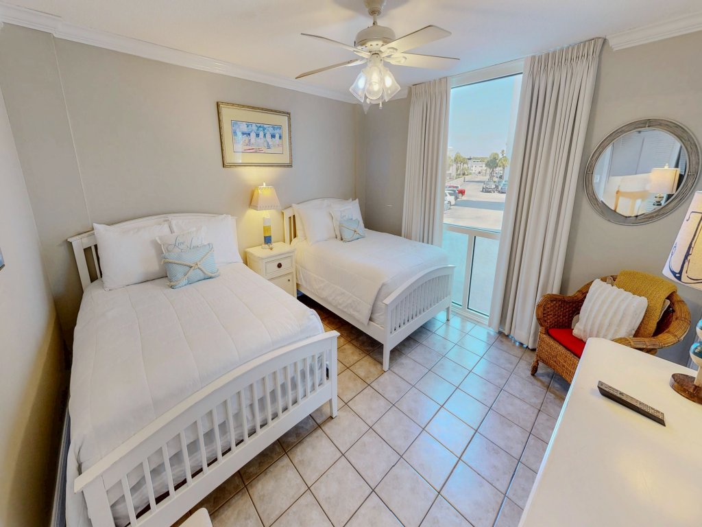 Shoreline Towers 2026 Vacation Rental in Destin - RedAwning