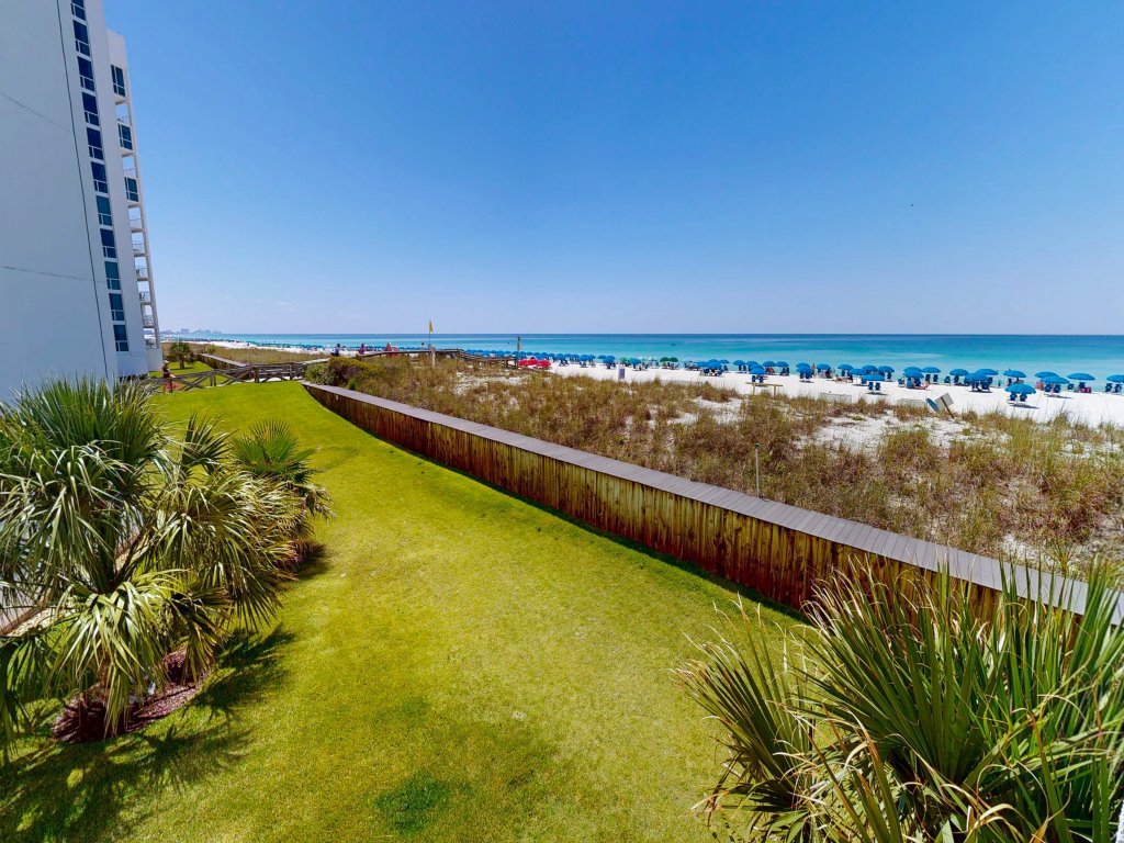 Shoreline Towers 2026 Vacation Rental in Destin - RedAwning