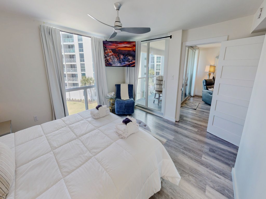 Shoreline Towers 1044 Vacation Rental in Destin - RedAwning