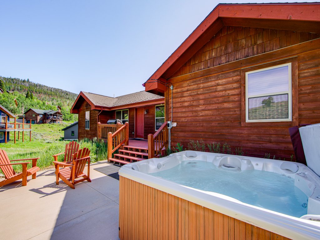 Beaver Lodge Vacation Rental in Granby - RedAwning