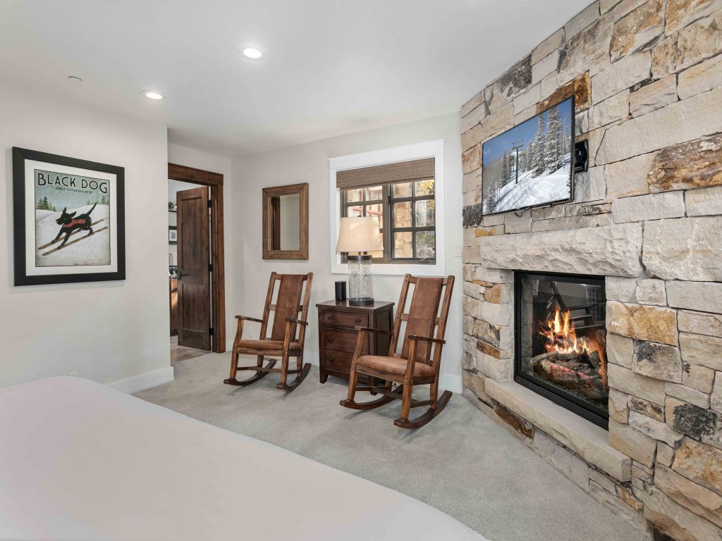 Mountain Modern Retreat | Hot Tub Vacation Rental in Park City - RedAwning