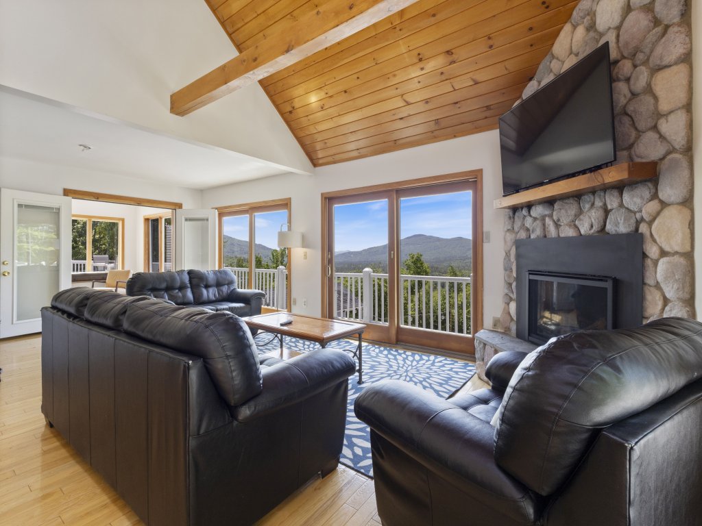 The Heights - Mountain Views, Hot Tub, Pool Vacation Rental in Maine - RedAwning