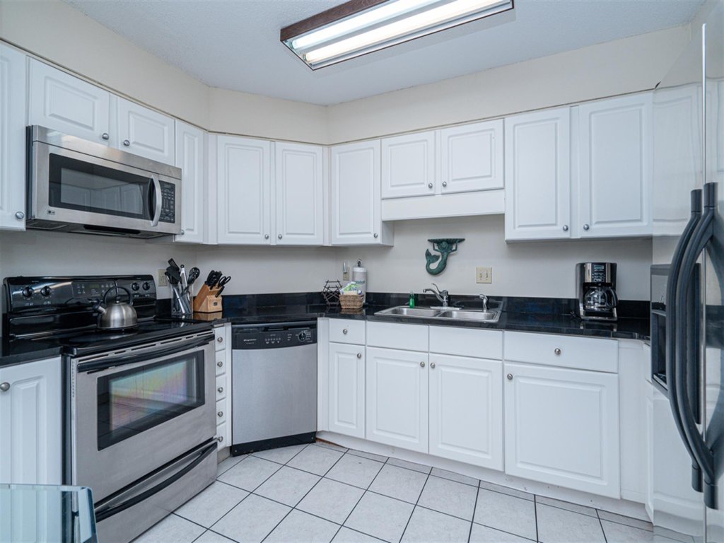 Shoreline Towers T/H 4-08 Vacation Rental in Destin - RedAwning