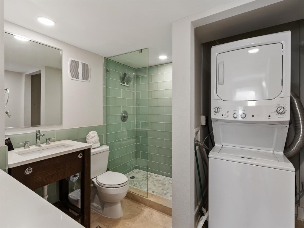 Shoreline Towers 2056 Vacation Rental in Destin - RedAwning