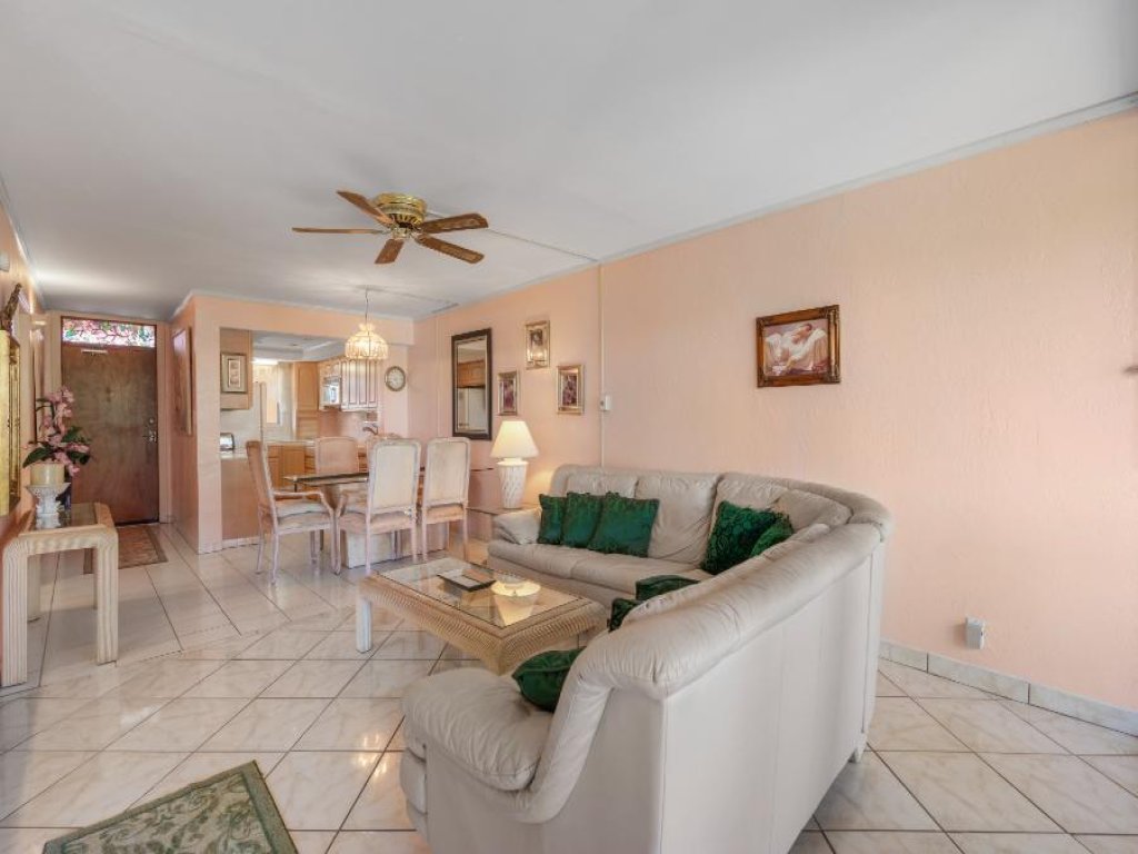 MENEHUNE SHORES, #301** Vacation Rental in Hawaii - RedAwning