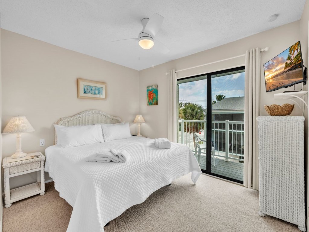 Sunrays Anchor Vacation Rental in Holmes Beach - RedAwning
