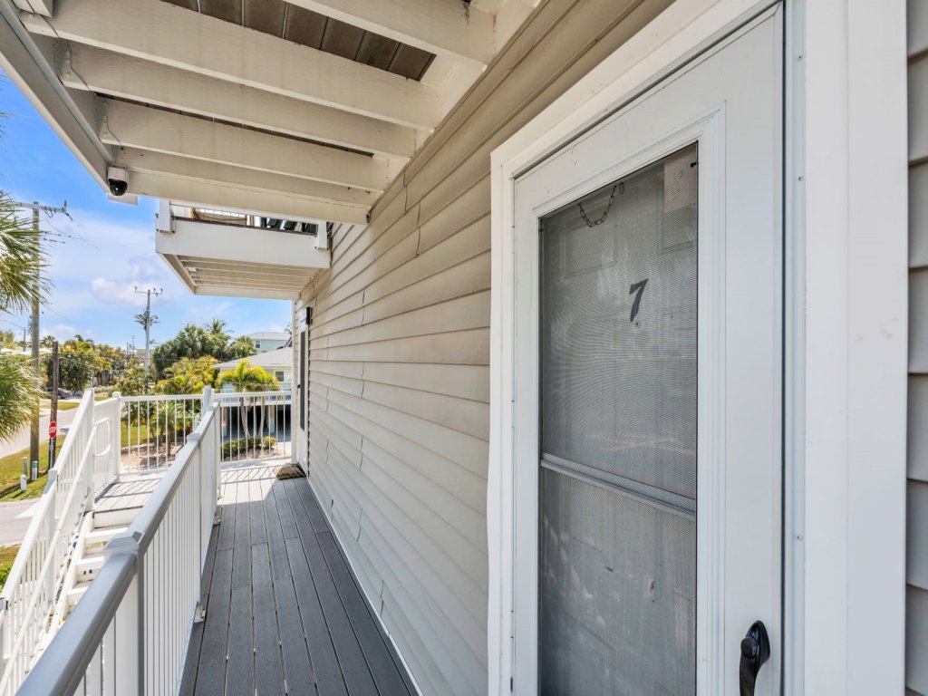 Sunrays Anchor Vacation Rental in Holmes Beach - RedAwning