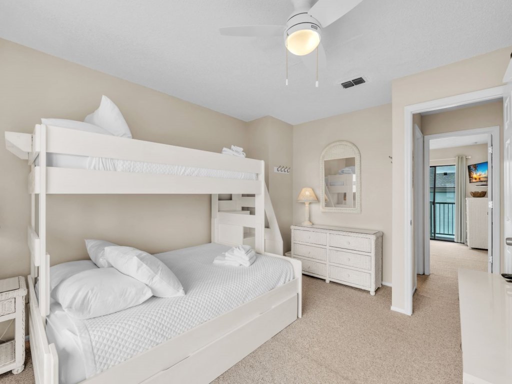 Sunrays Anchor Vacation Rental in Holmes Beach - RedAwning