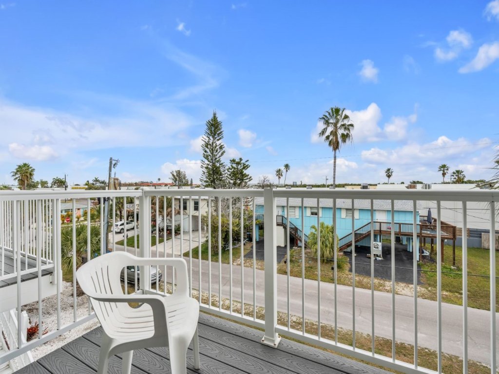 Sunrays Anchor Vacation Rental in Holmes Beach - RedAwning