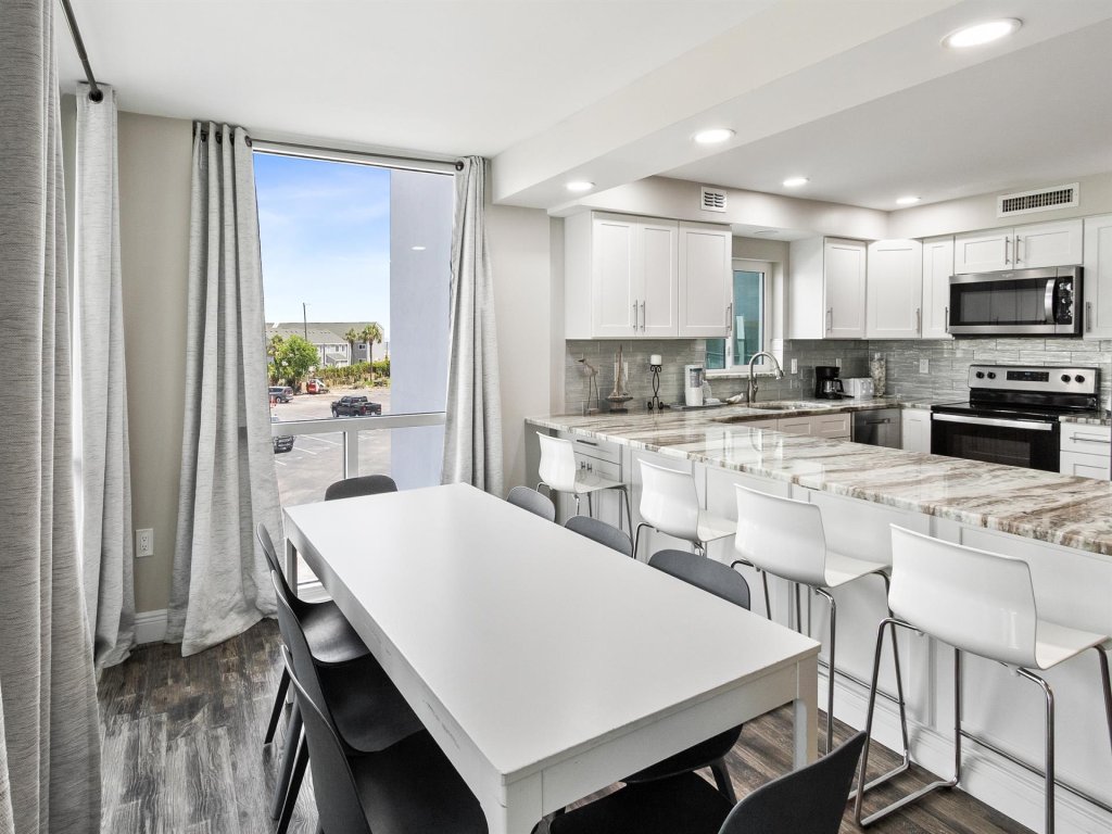 Shoreline Towers 3031 Vacation Rental in Destin - RedAwning