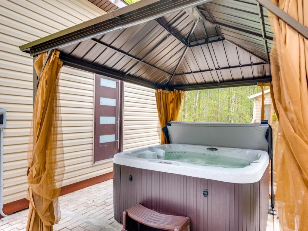 5BR Villa Rose Near Tobyhanna State Park Vacation Rental in Pennsylvania - RedAwning