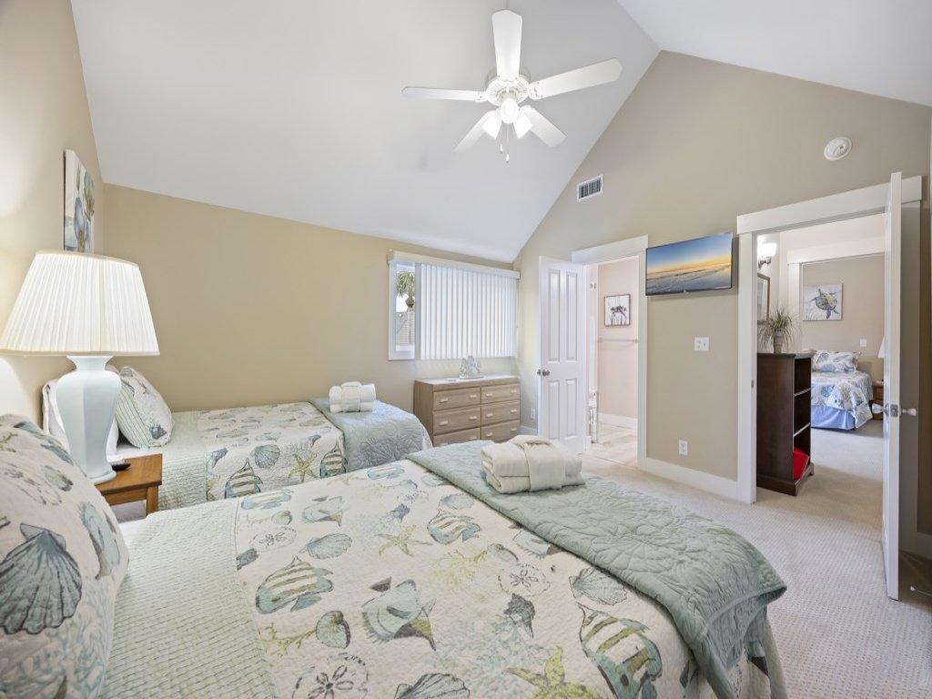 NEW Palmetto Dunes Condo in Queen's Grant! Vacation Rental in Hilton Head - RedAwning