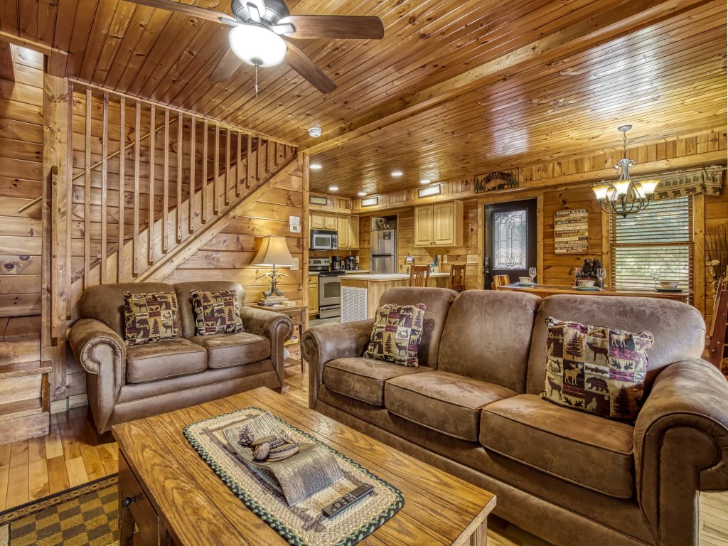 Elk Crossing Vacation Rental in Pigeon Forge - RedAwning