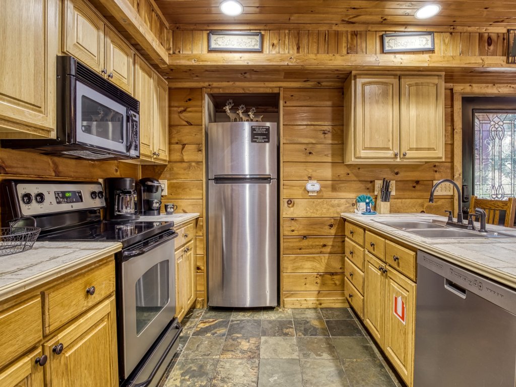 Elk Crossing Vacation Rental in Pigeon Forge - RedAwning