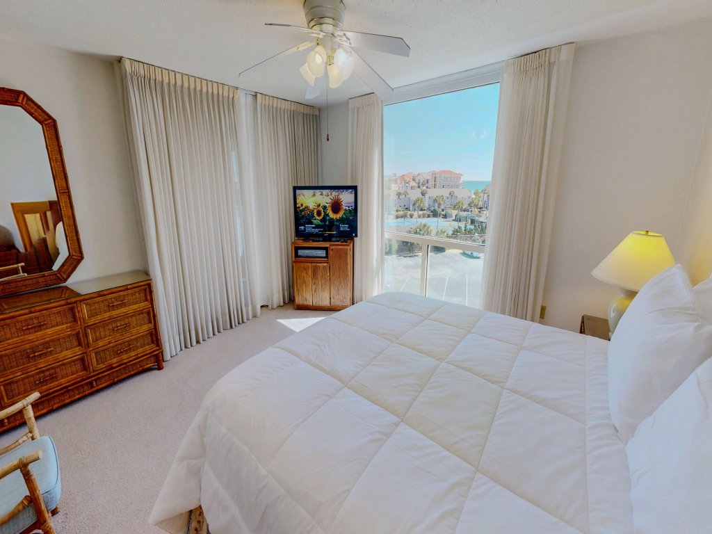 Shoreline Towers 3053 Vacation Rental in Destin - RedAwning