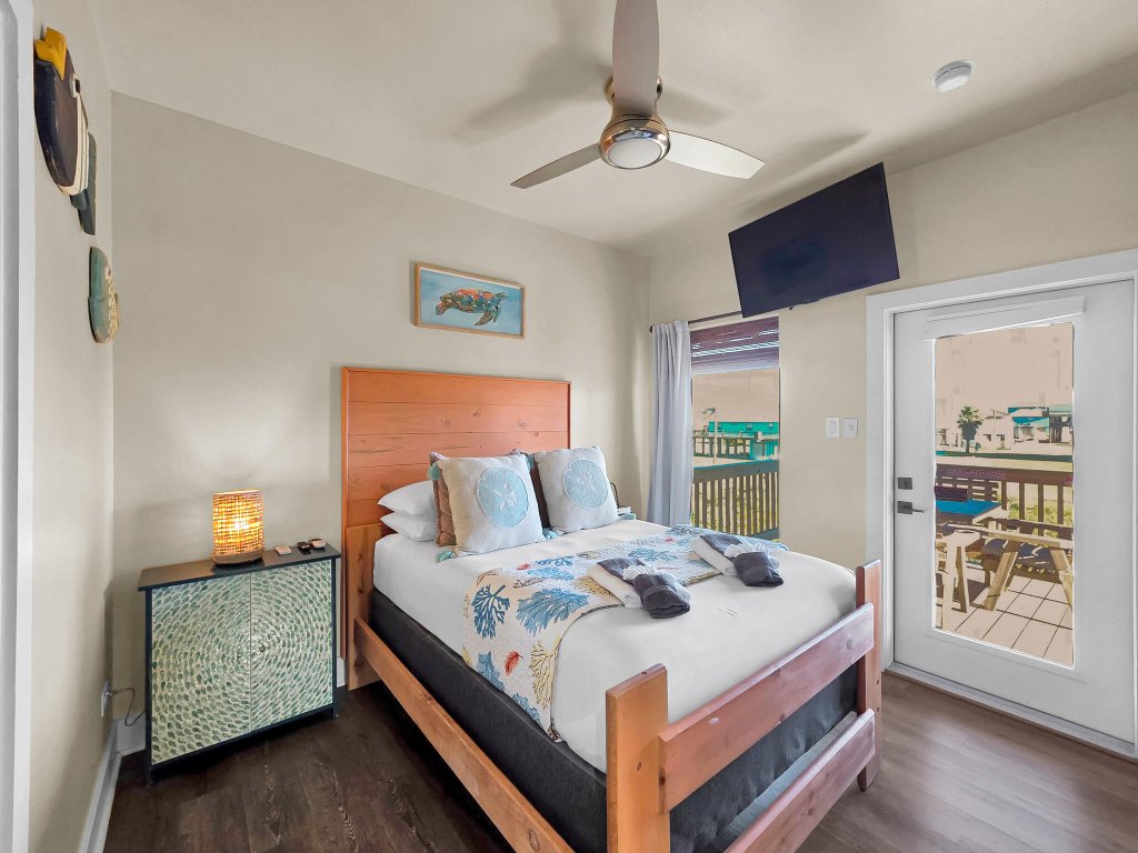 Do Hideaway Vacation Rental in Texas - RedAwning