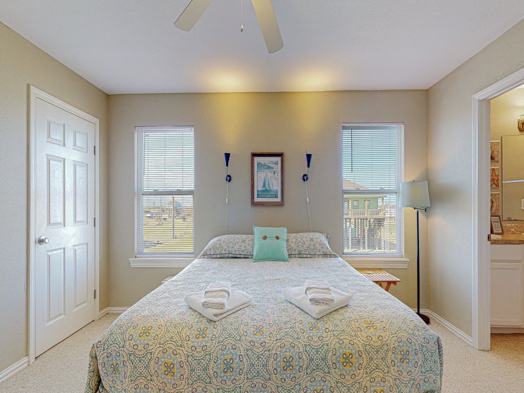 Sun and Moon Vacation Rental in Port Bolivar - RedAwning