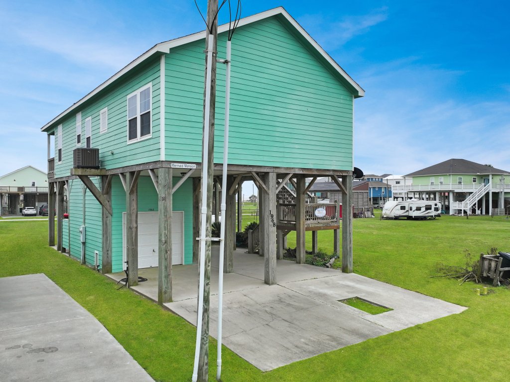 Mermaid Mansion Vacation Rental in Texas - RedAwning