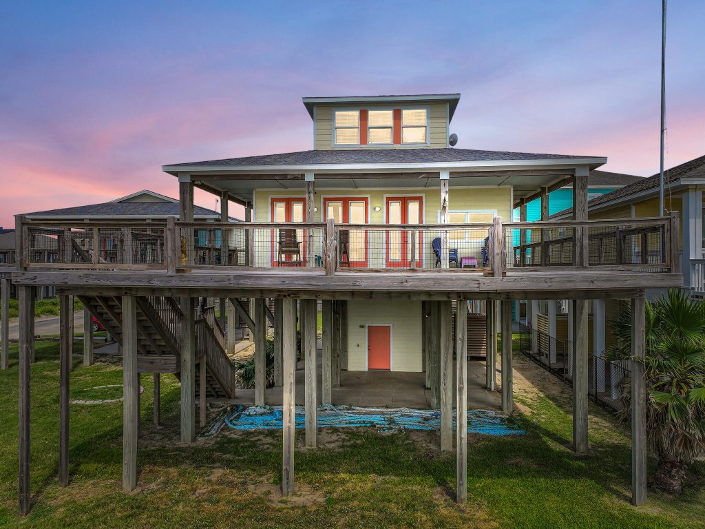 A Stairway to Heaven Vacation Rental in Texas - RedAwning