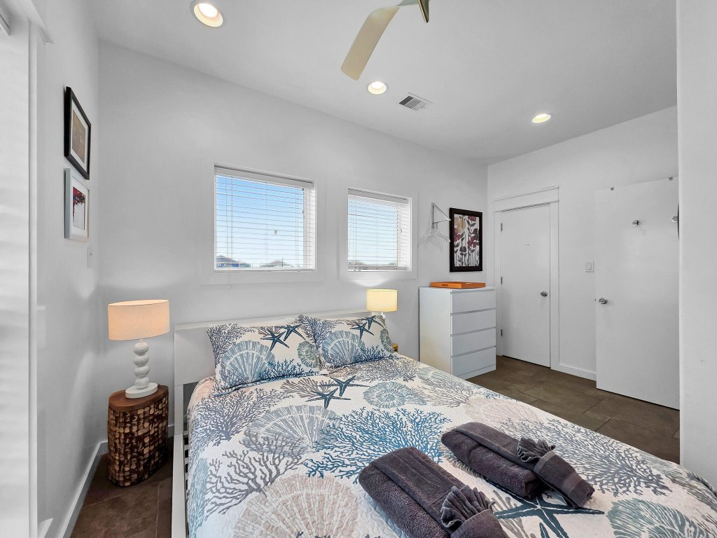 Crystal By The Ocean Vacation Rental in Texas - RedAwning