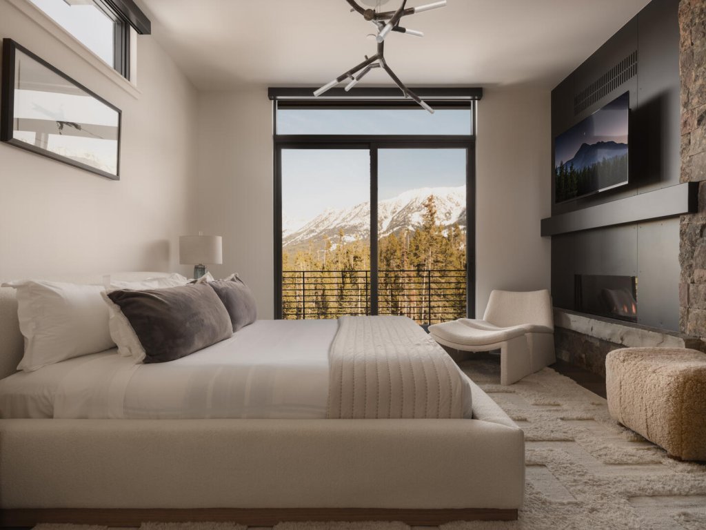 13 Speedwell Drive Vacation Rental in Big Sky - RedAwning