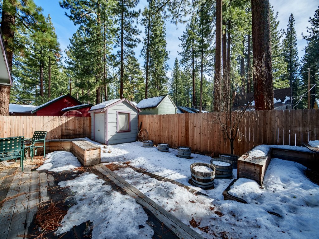 Al Tahoe Cabin-Vintage Meets Modern  920SF Vacation Rental in California - RedAwning