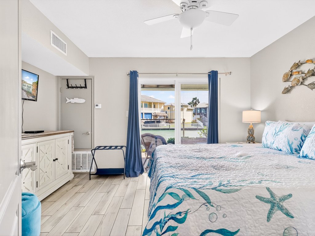 Fishing Hole at Kontiki KC118 Vacation Rental in Rockport - RedAwning
