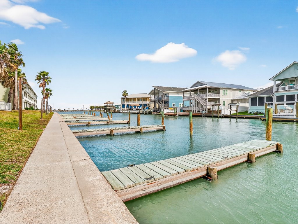 Fishing Hole at Kontiki KC118 Vacation Rental in Rockport - RedAwning