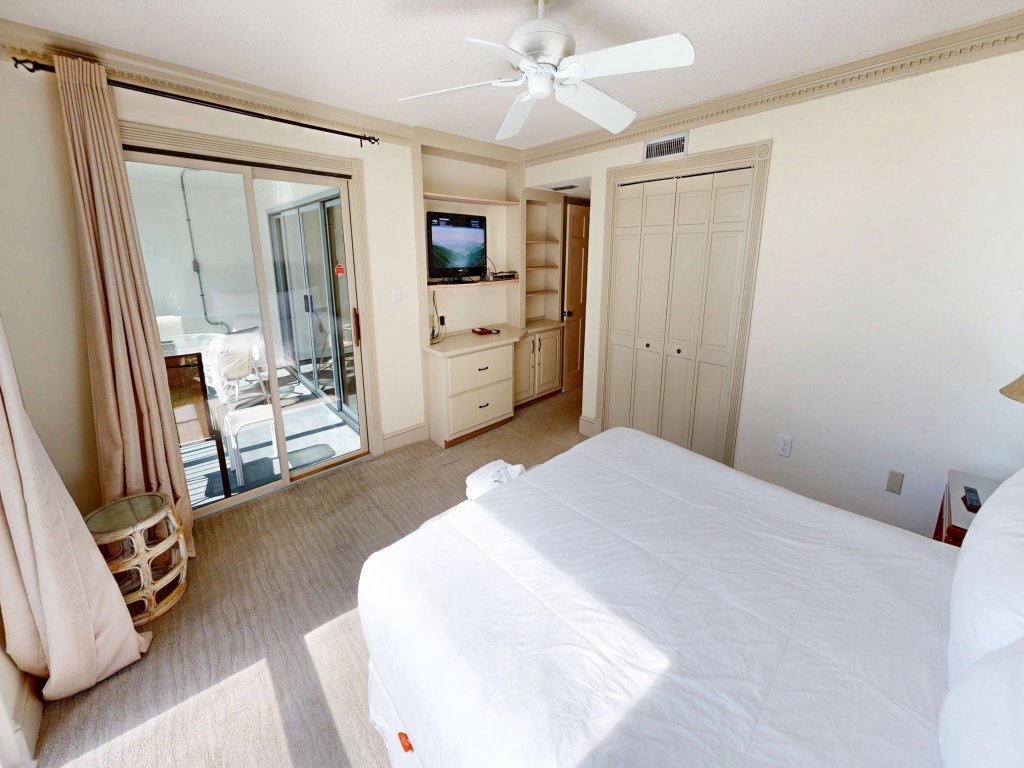 Shoreline Towers 2072 Vacation Rental in Destin - RedAwning