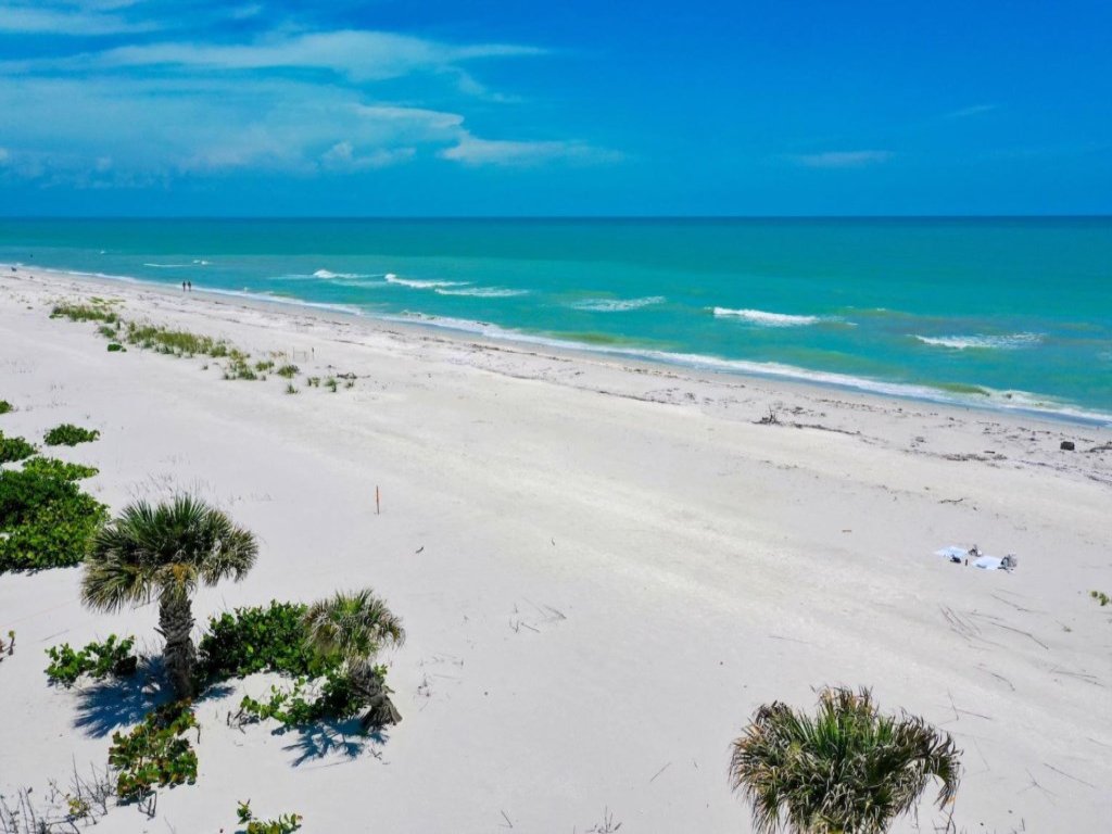 Seashells Unit 40 - Crooked Palm Vacation Rental in Sanibel - RedAwning