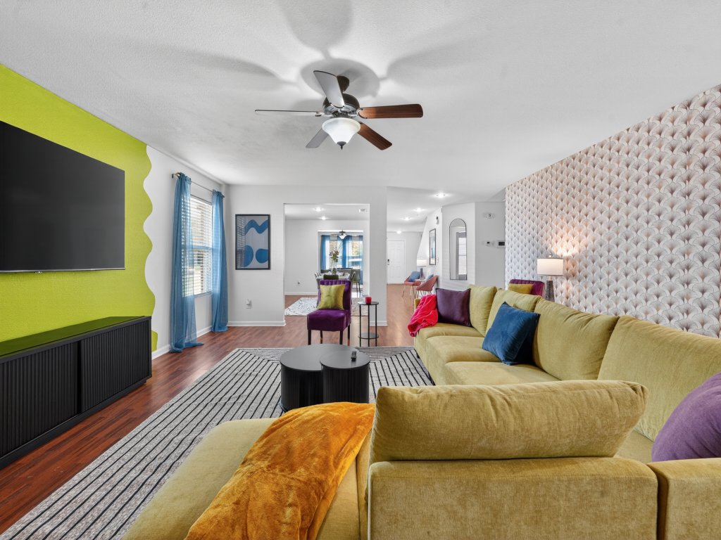 Southern Comfort Escapes 5BR for 14 Near NASA Vacation Rental in Madison - RedAwning