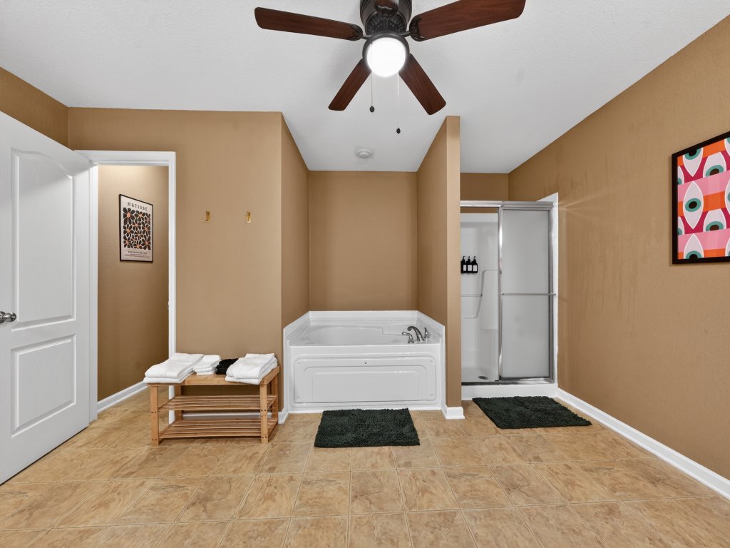 Southern Comfort Escapes 5BR for 14 Near NASA Vacation Rental in Madison - RedAwning