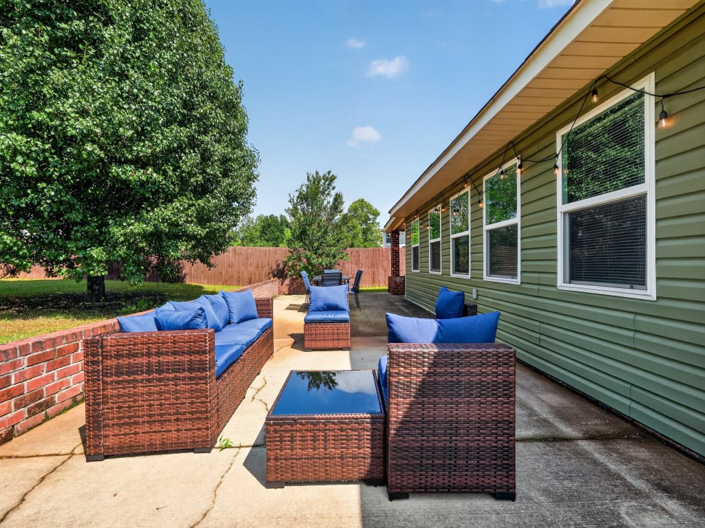 Southern Comfort Escapes 5BR for 14 Near NASA Vacation Rental in Madison - RedAwning