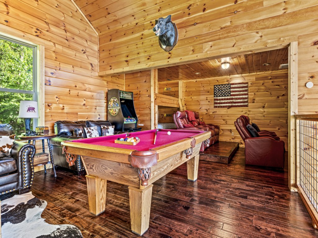 A Tree Top View Vacation Rental in Gatlinburg - RedAwning