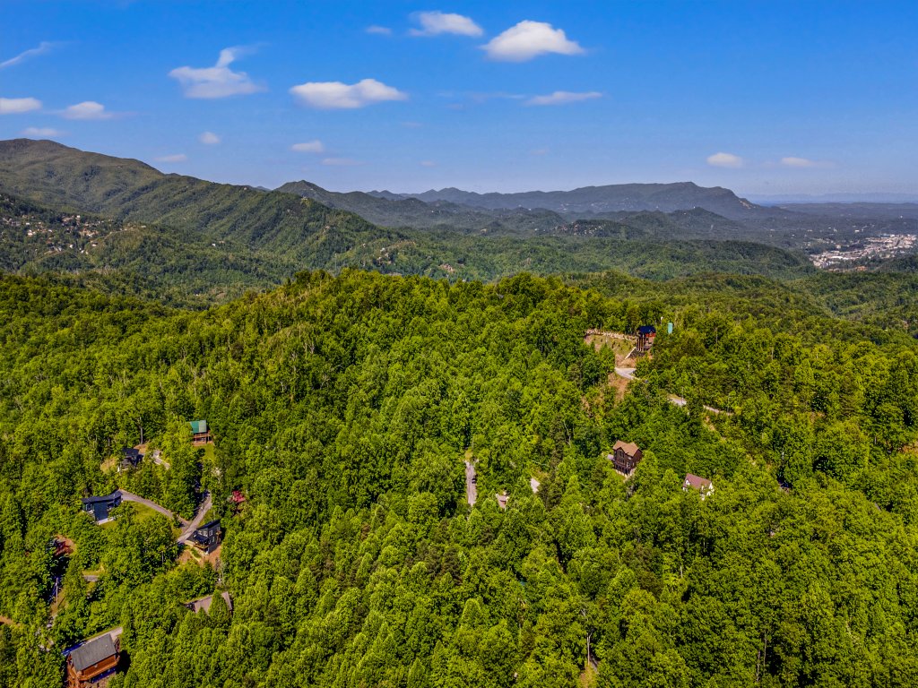 A Tree Top View Vacation Rental in Gatlinburg - RedAwning
