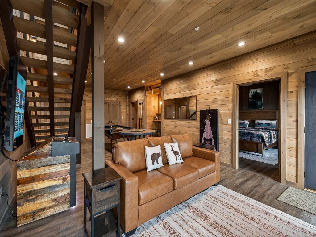 Skywalk Vacation Rental in Sevierville - RedAwning