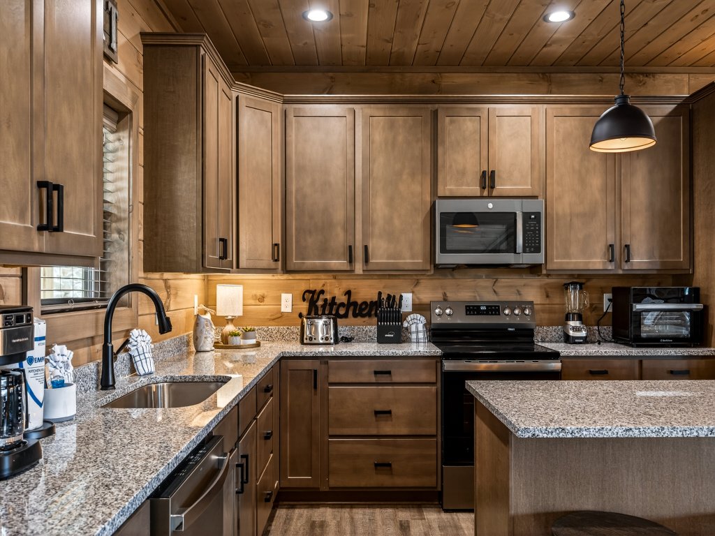 Skywalk Vacation Rental in Sevierville - RedAwning