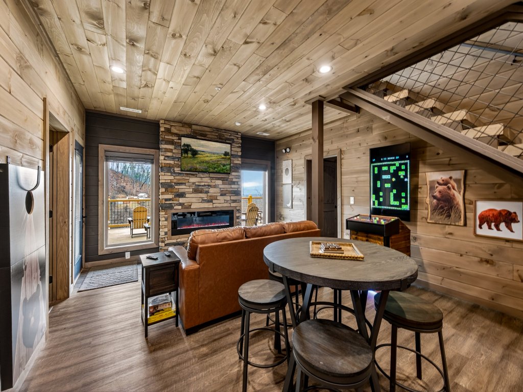 Skywalk Vacation Rental in Sevierville - RedAwning